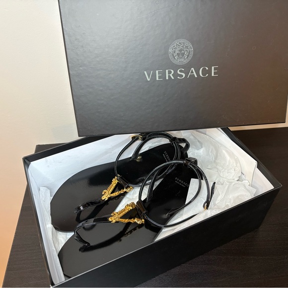 Versace Shoes - Versace Virtus black flats